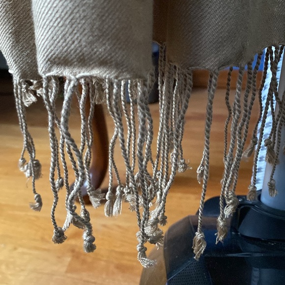 Camel Colored Pashmina - Picture 3 of 5